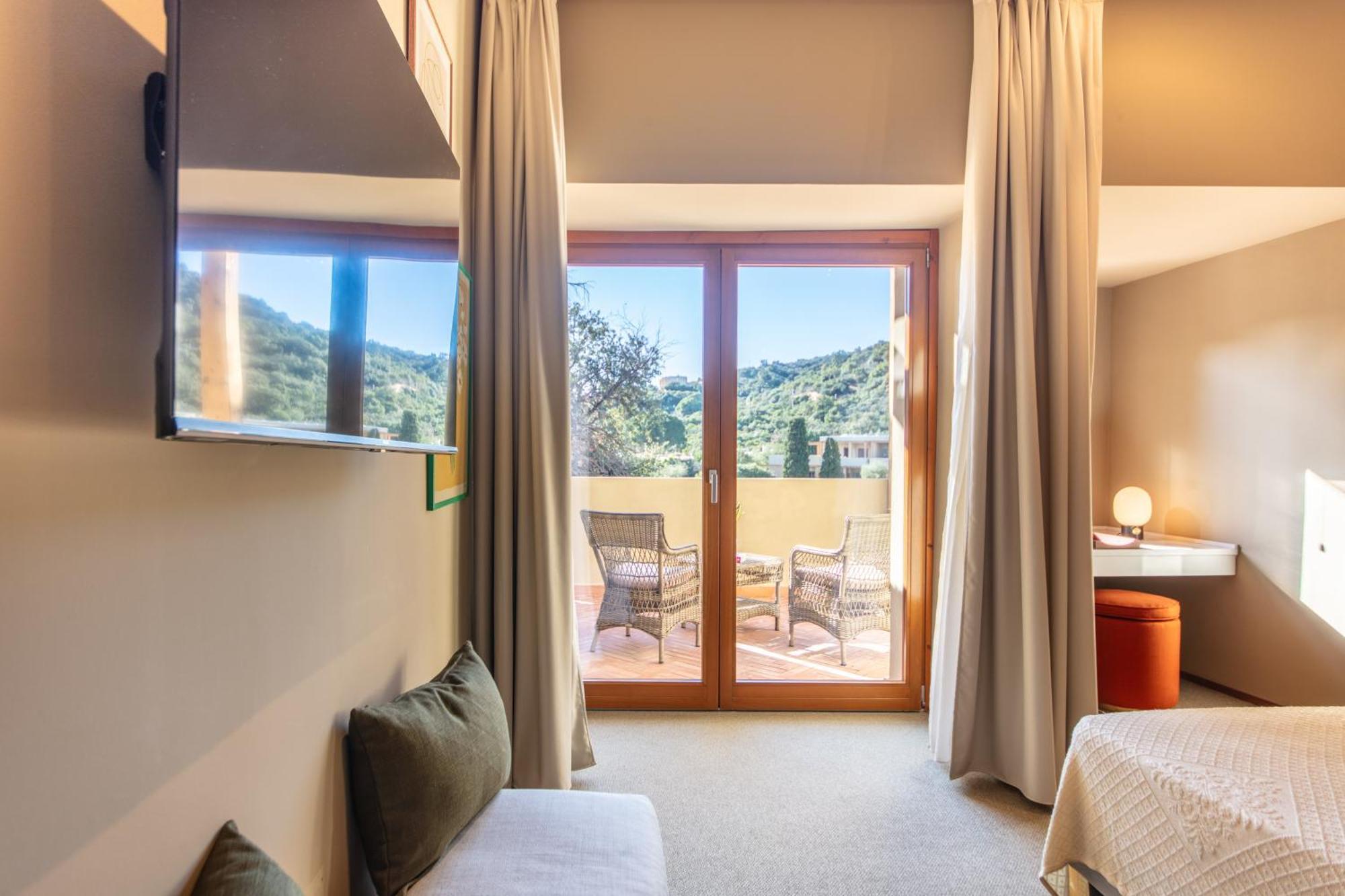 Is Molas Hotel 4*