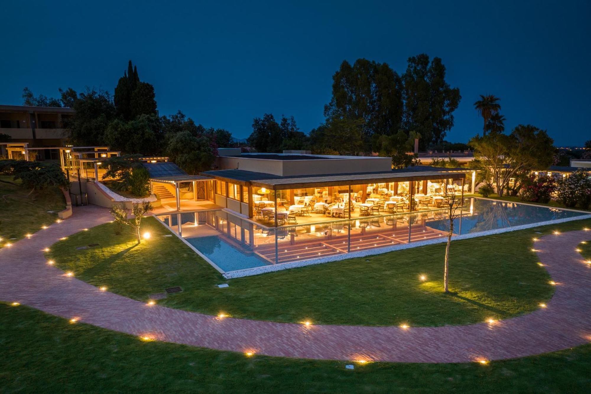Is Molas Hotel 4*
